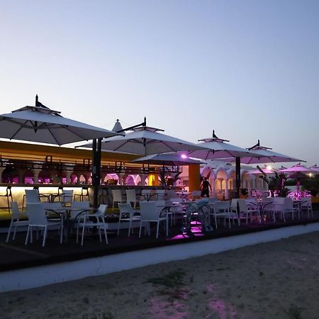 The Mirage Resort & Spa ฮัมมาเม็ต ภายนอก รูปภาพ Beach bar in Rimini