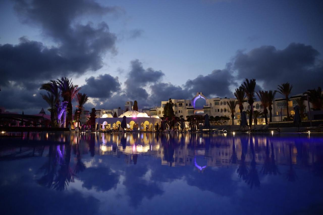 The Mirage Resort & Spa ฮัมมาเม็ต ภายนอก รูปภาพ The Royal Mirage Hotel at night
