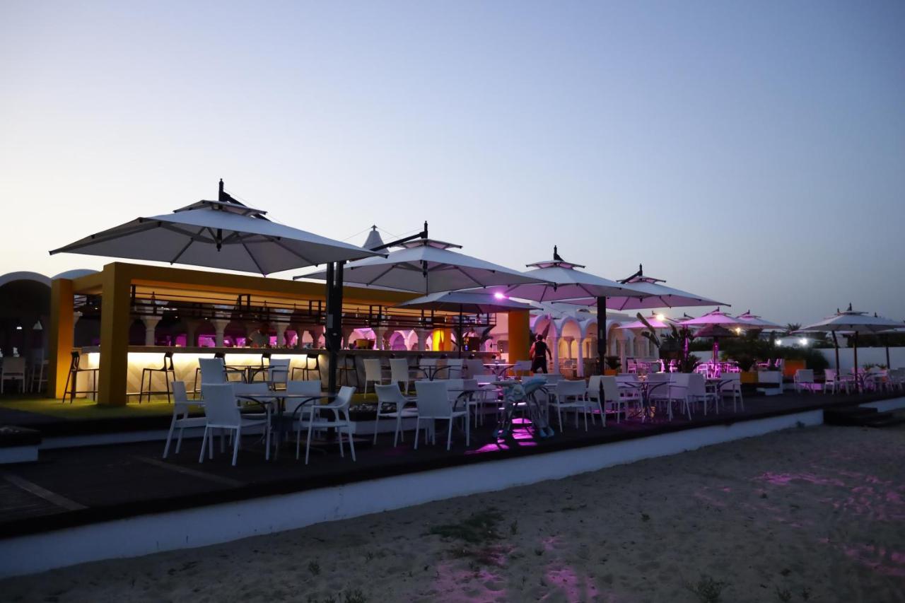 The Mirage Resort & Spa ฮัมมาเม็ต ภายนอก รูปภาพ Beach bar in Rimini